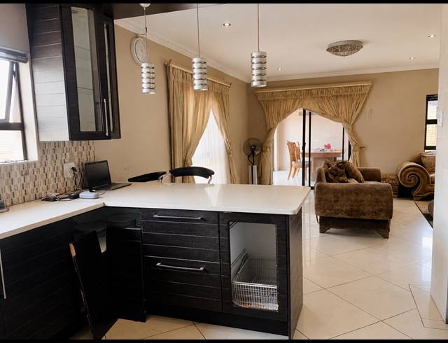 3 BEDROOM HOUSE FOR SALE IN VANDERBIJLPARK SE 6